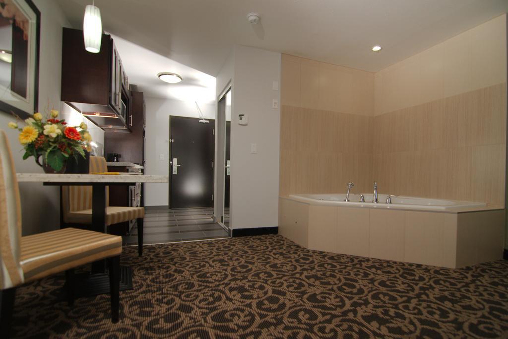 Paradise Inn And Suites Redwater Extérieur photo